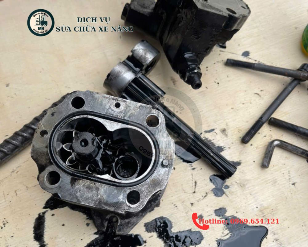 Có rất nhiều Dấu hiệu bơm thuỷ lực xe nâng Mitsubishi gặp vấn đề
